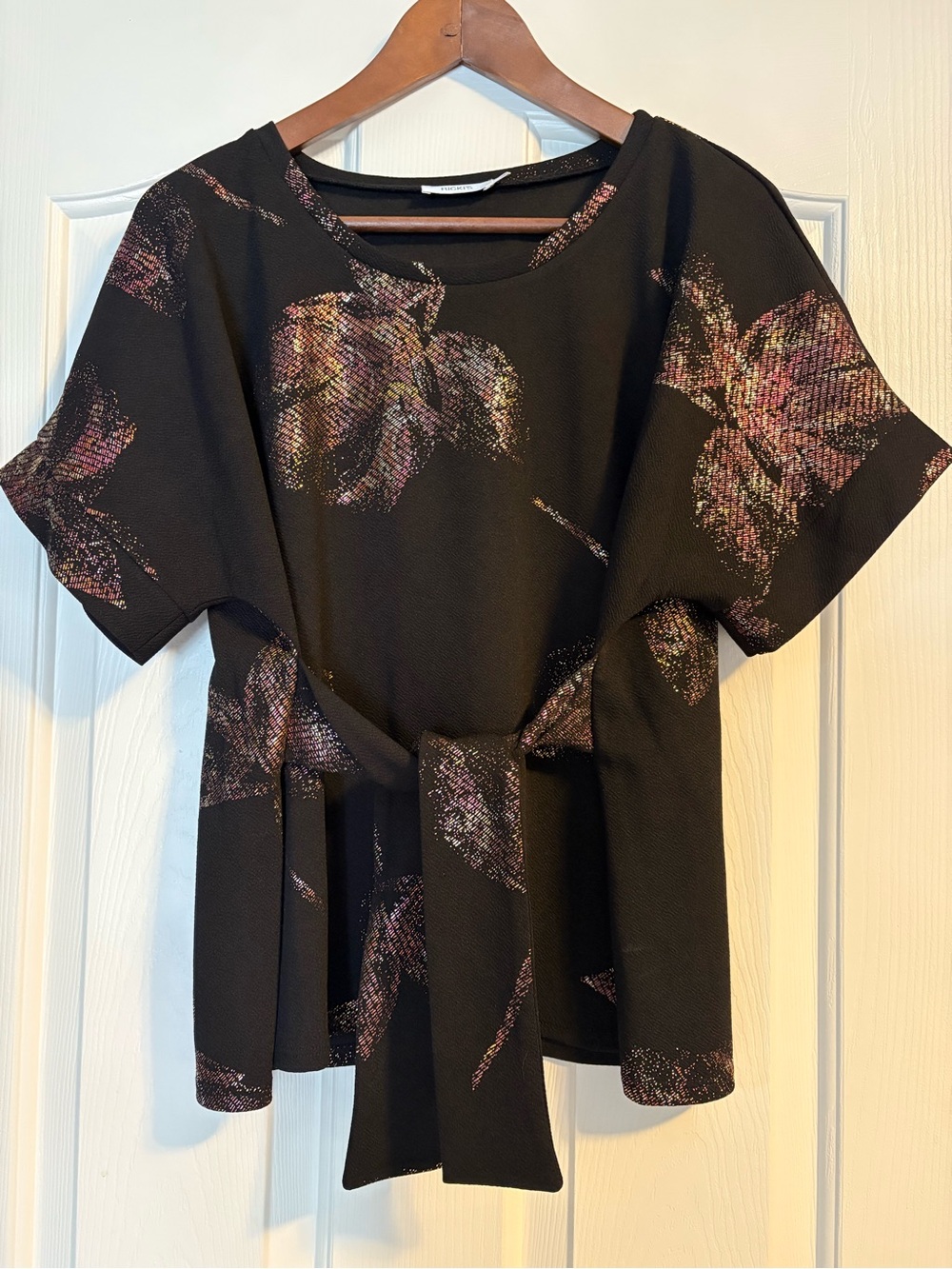 Reitmans Black Short Sleeve Floral Tie-Waist Blouse